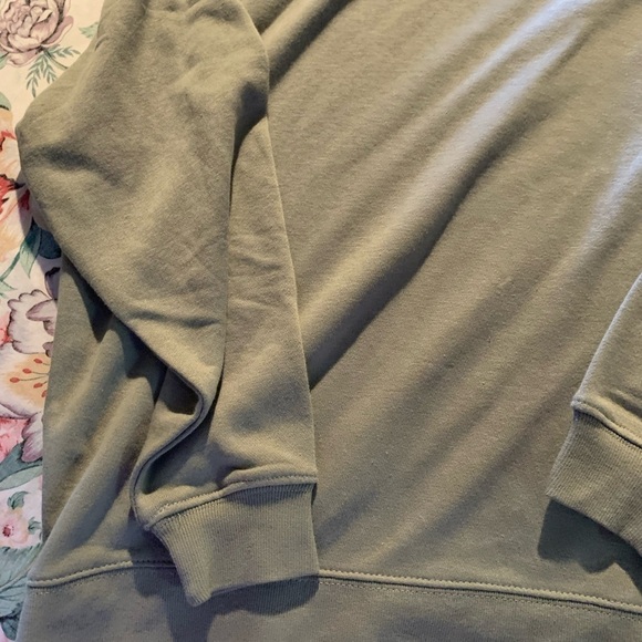 Hosting Women’sLong Sleeve Grey Sweatshirt Size Small - Picture 2 of 6